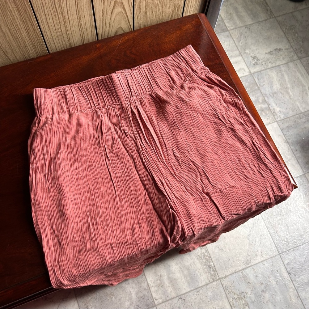LOFT Women's Pink Pleated Shorts